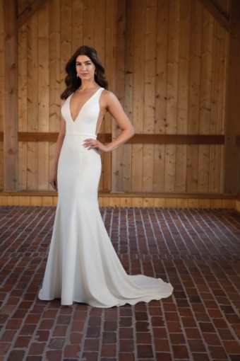 Essense of Australia Style D3576ZZ11 #0 default (IV-PL) Ivory Gown w Porcelain Tulle Side Plunge thumbnail