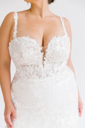 Essense of Australia Style D3393CQ11 #2 (IVRM-PL) IVR Lace & Tulle ov Rum Gwn w PLN Front Bod Lining & Plunge thumbnail