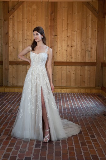 Essense of Australia Style D3668 #0 default (IV-BC) Ivory Lace Tulle and Regal Organza over Biscotti Gown (IV-IV) Ivory Lace Tulle and Regal Organza over Ivory Gown thumbnail