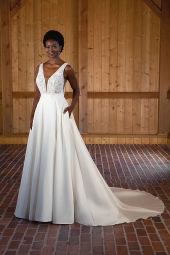 Essense of Australia Style D3640IV11 #0 default (IV-PL) Ivory Gown w Porcelain Tulle Plunge thumbnail
